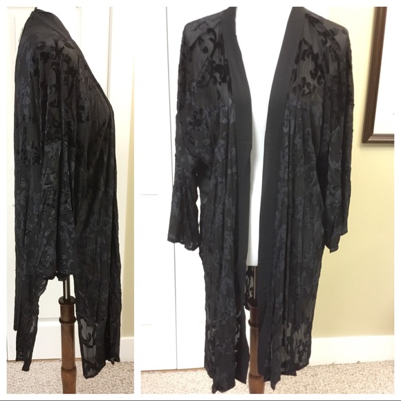 NWT BLACK VELVET EMBOSSED KIMONO ROBE - Picture 4 of 6